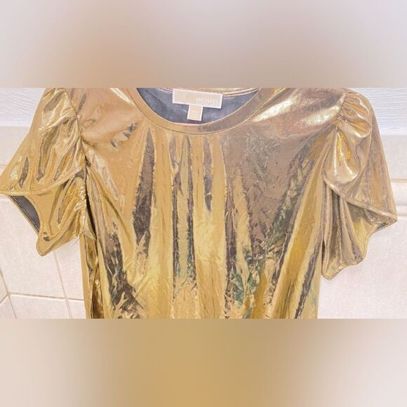🛍️Mickael Kors petit Metallic Fashion Short Sleeve Gold Size: Medium T-Shift 💥 - Picture 4 of 8